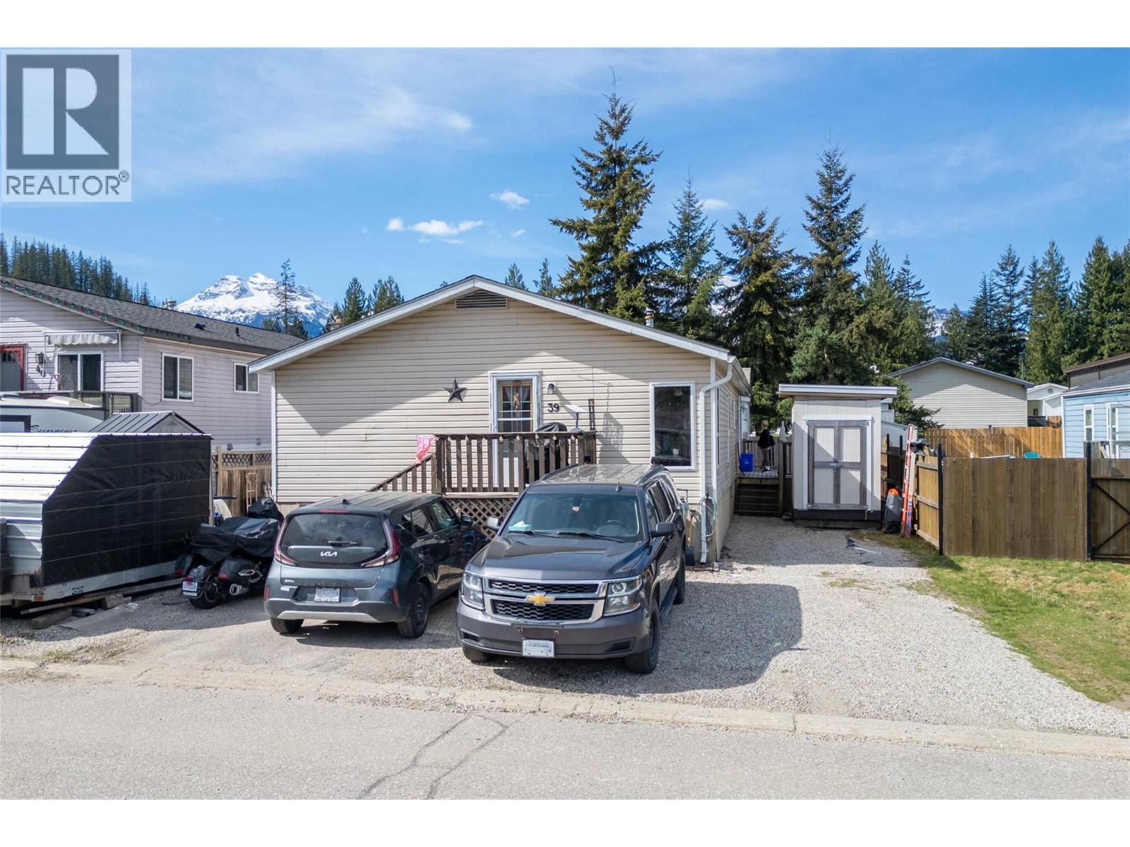 39 Johnson Way, Revelstoke, British Columbia  V0E 2S0 - Photo 2 - 10385925
