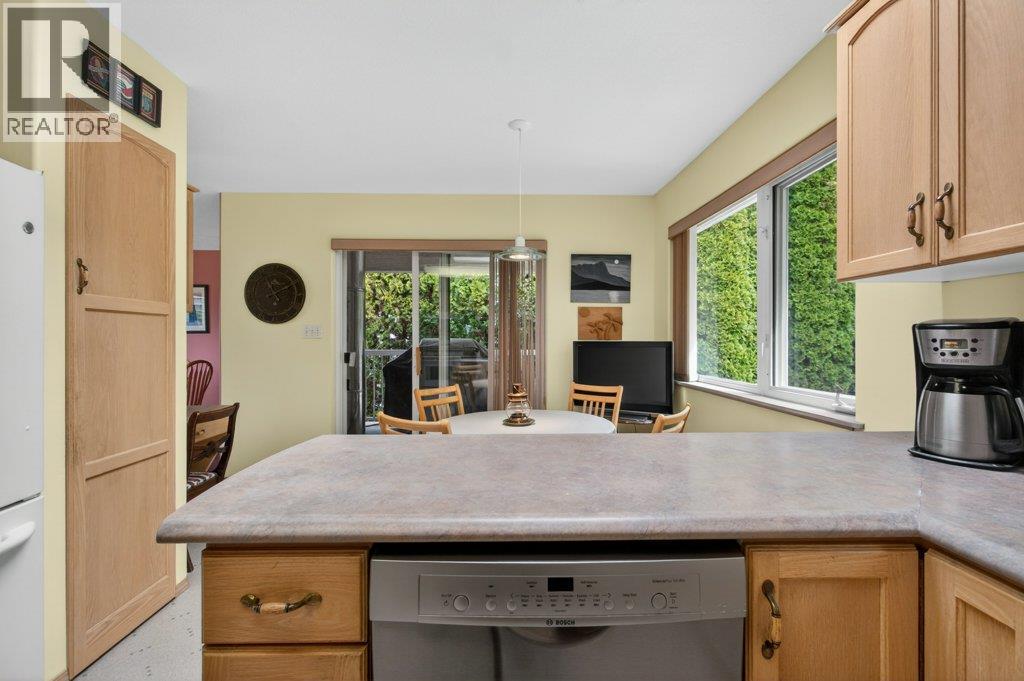 416 27 Street Se, Salmon Arm, British Columbia  V1E 1K7 - Photo 10 - 10386555