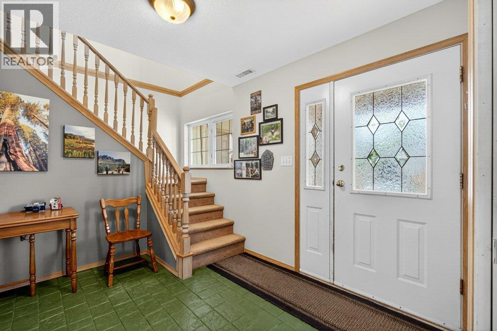 416 27 Street Se, Salmon Arm, British Columbia  V1E 1K7 - Photo 3 - 10386555