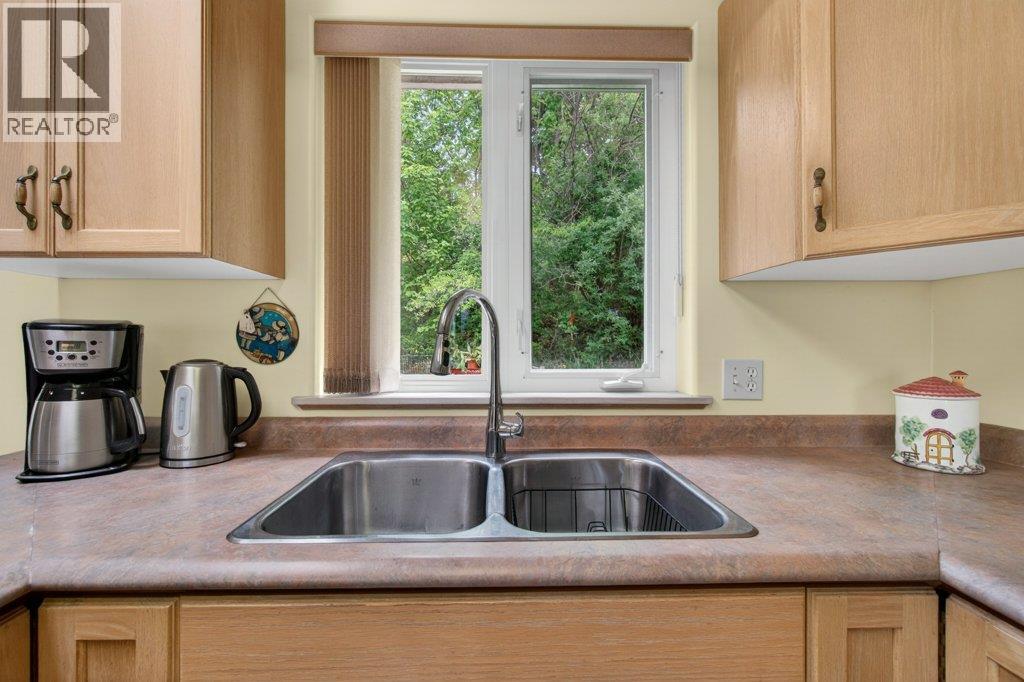 416 27 Street Se, Salmon Arm, British Columbia  V1E 1K7 - Photo 6 - 10386555