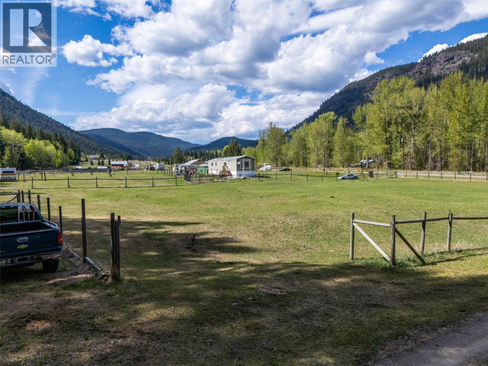 9792 Meadow Road, Kamloops, British Columbia  V0K 2J0 - Photo 9 - 10381250