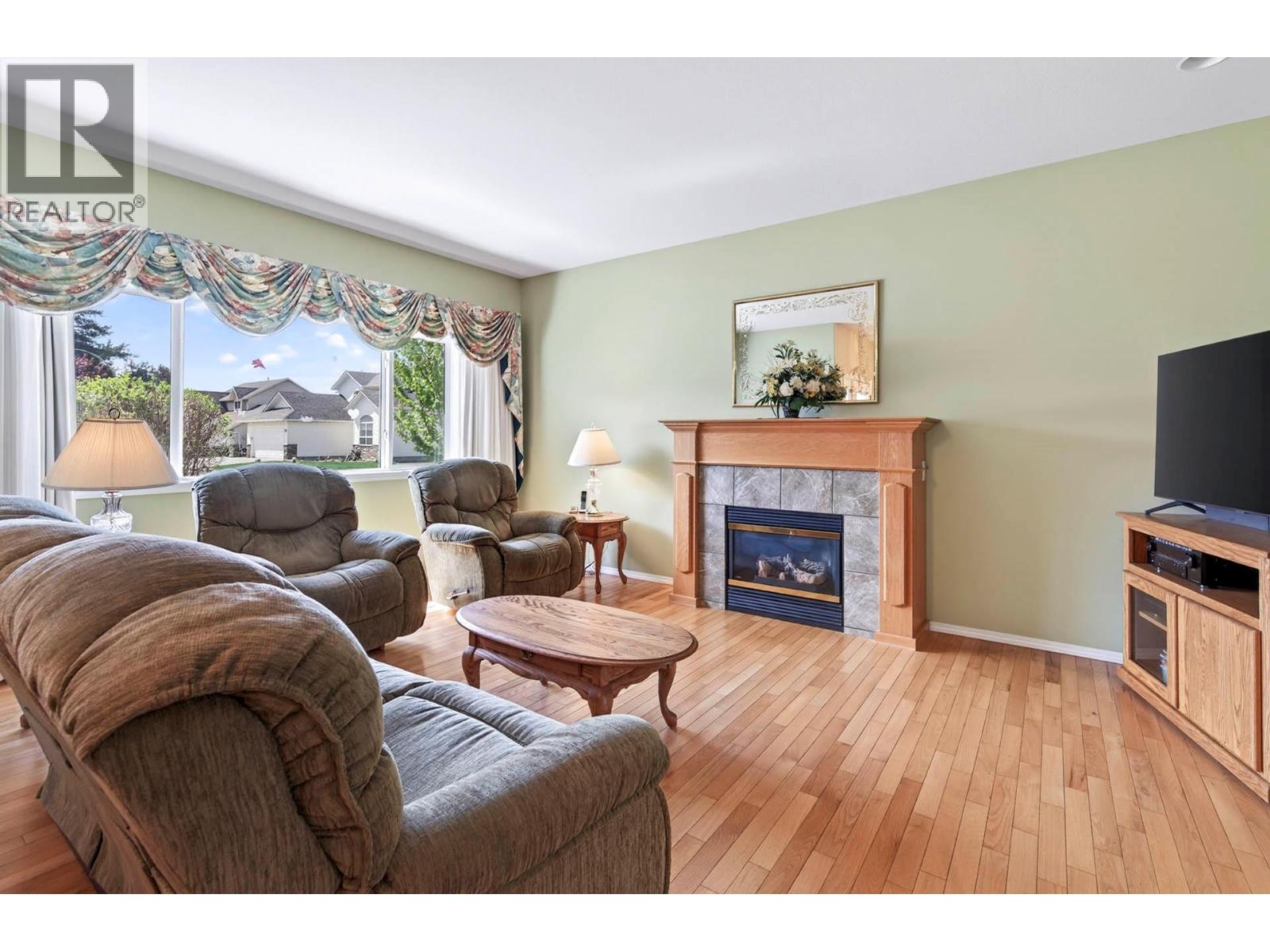 626 Cooper Place, Kamloops, British Columbia  V2B 8R7 - Photo 3 - 10386630
