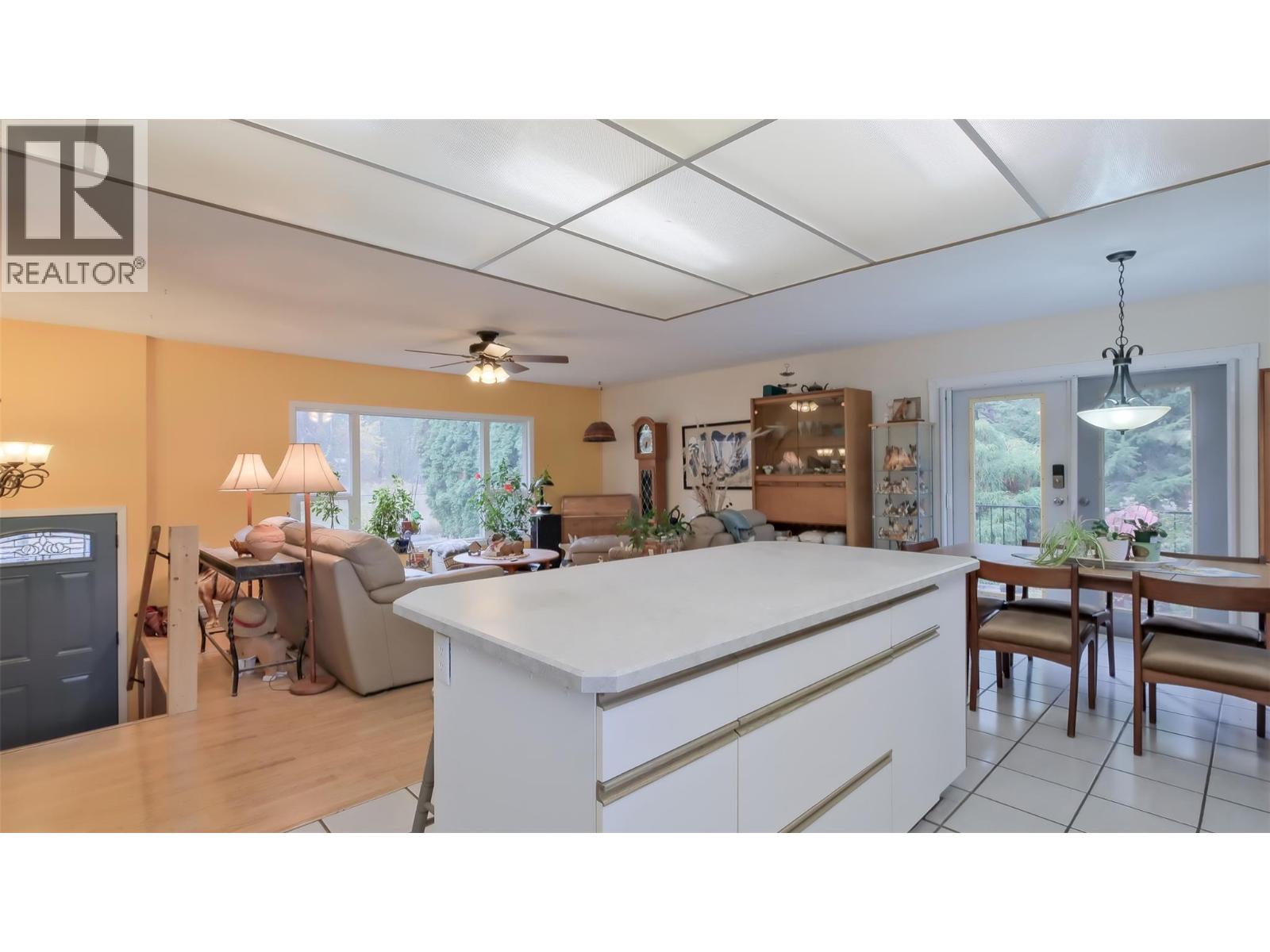 4099 Miller Road, Kelowna, British Columbia  V1W 4C7 - Photo 12 - 10386591