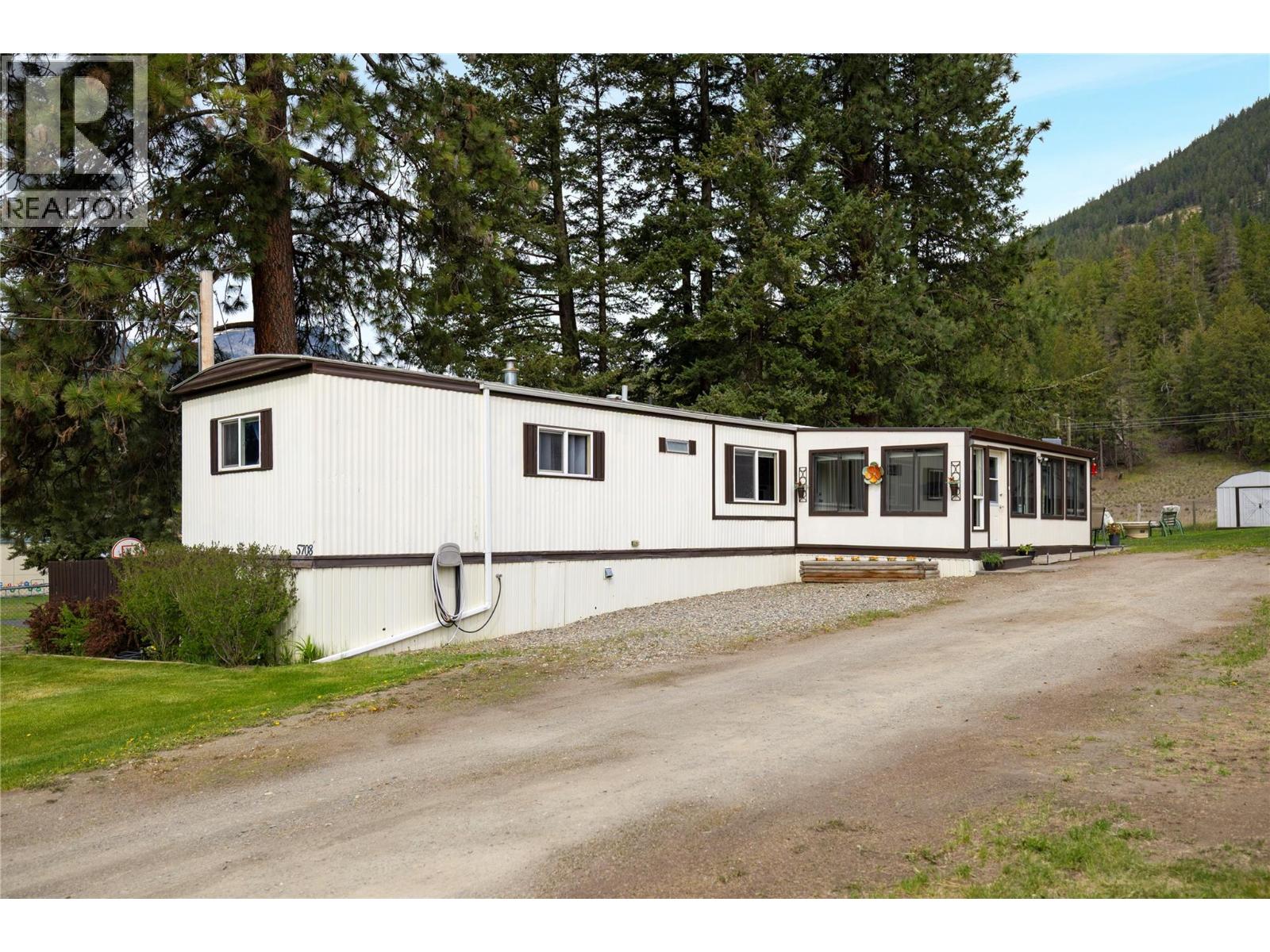 5708 Tuktakamin Road, Falkland, British Columbia  V0E 1W0 - Photo 3 - 10386512