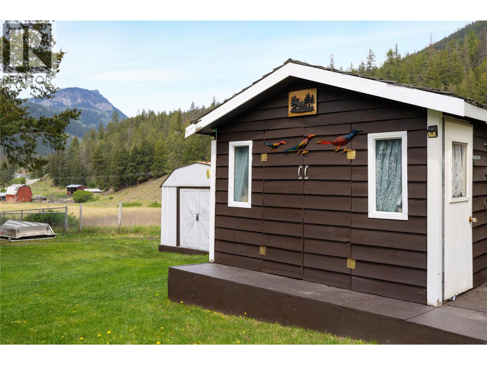 5708 Tuktakamin Road, Falkland, British Columbia  V0E 1W0 - Photo 37 - 10386512
