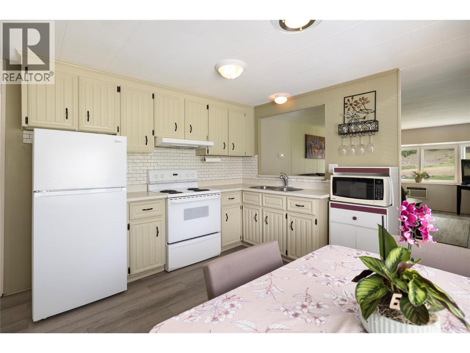 5708 Tuktakamin Road, Falkland, British Columbia  V0E 1W0 - Photo 8 - 10386512