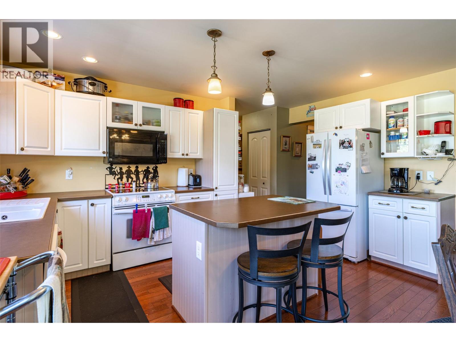 9255 Firehall Frontage Road, Salmon Arm, British Columbia  V1E 2X6 - Photo 12 - 10386563