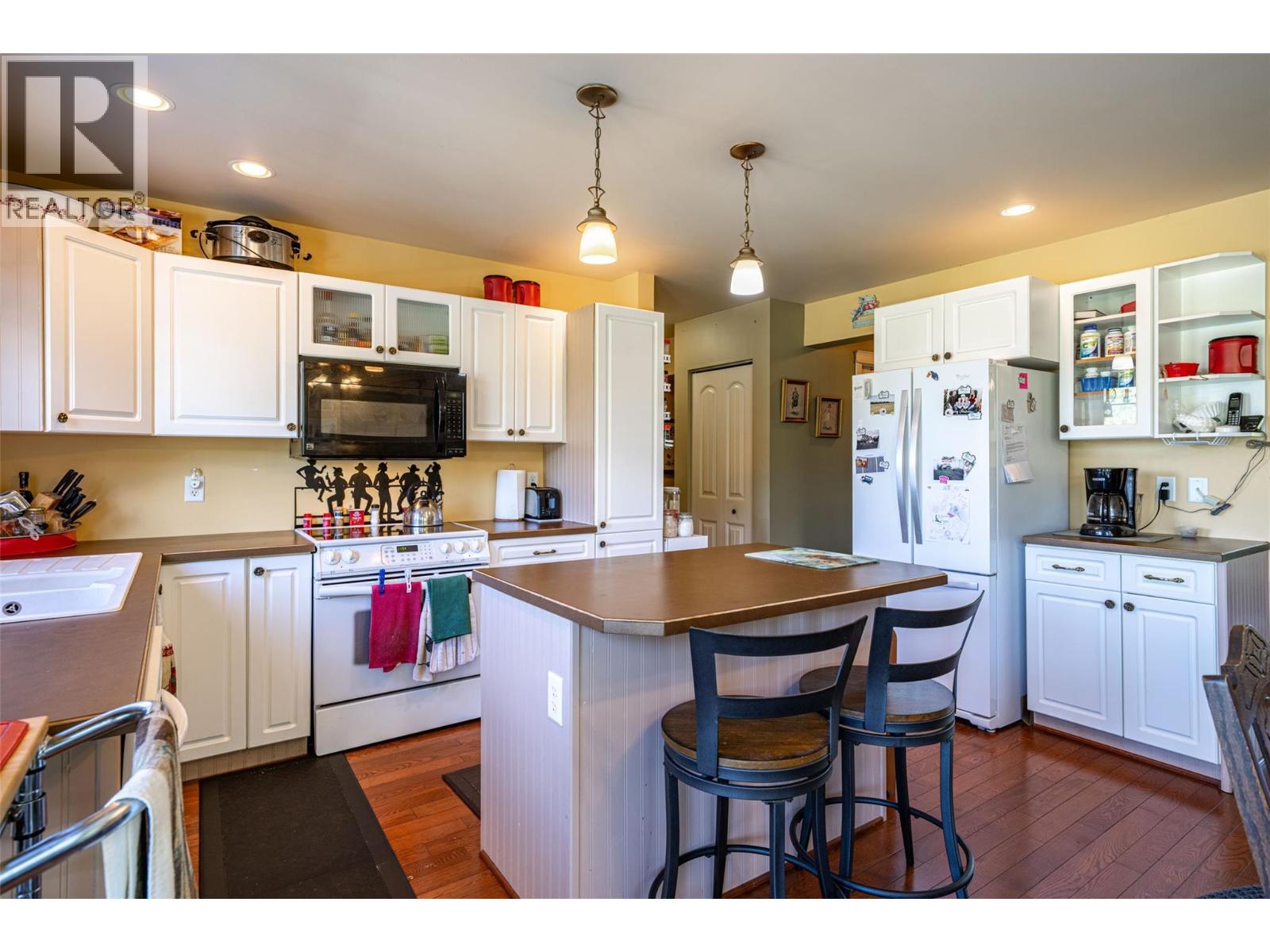 9255 Firehall Frontage Road, Salmon Arm, British Columbia  V1E 2X6 - Photo 17 - 10386563