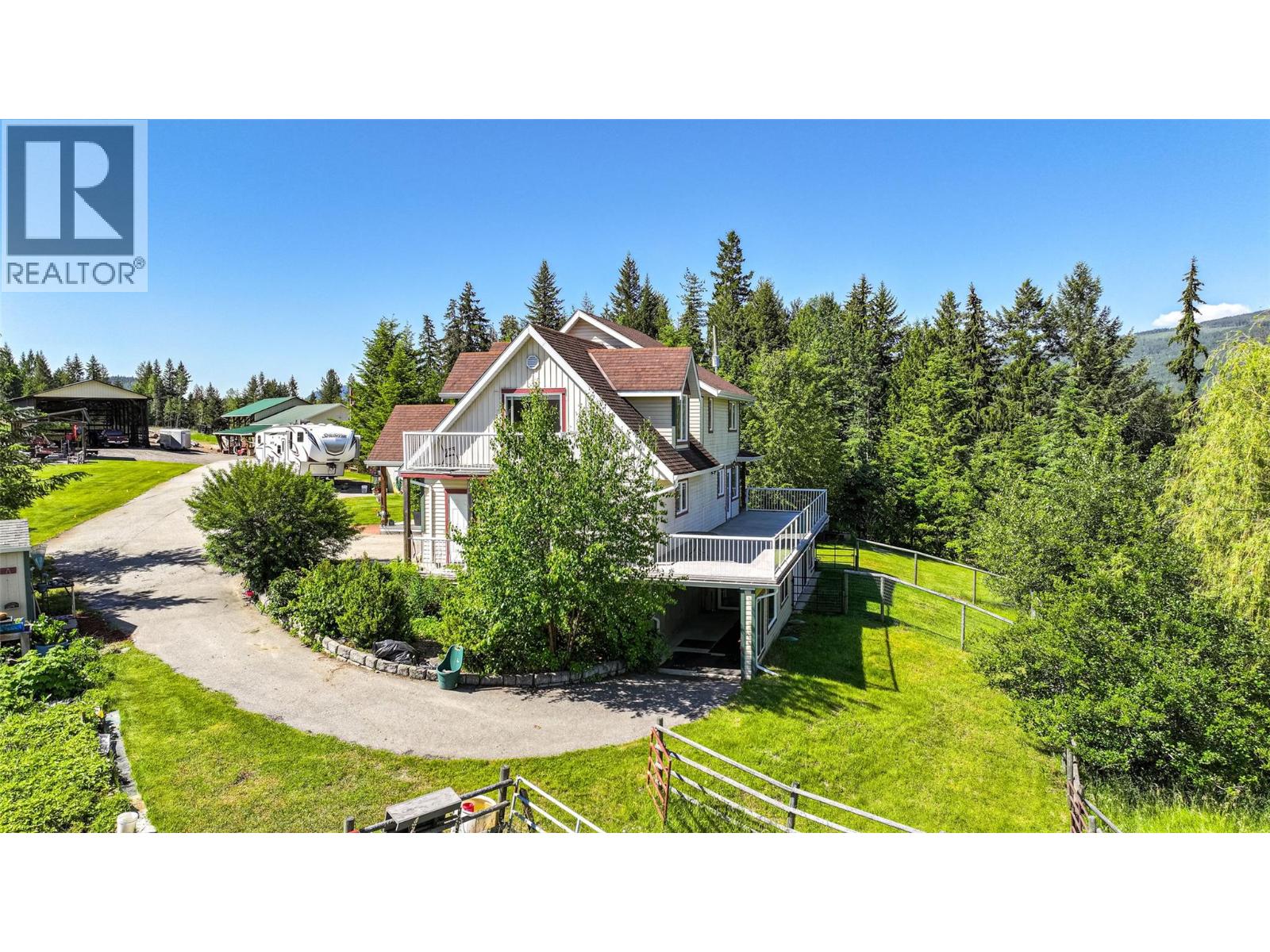 9255 Firehall Frontage Road, Salmon Arm, British Columbia  V1E 2X6 - Photo 3 - 10386563