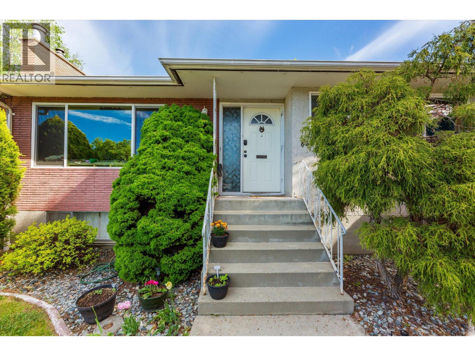 856 Birch Avenue, Kelowna, British Columbia  V1Y 5H4 - Photo 2 - 10386638
