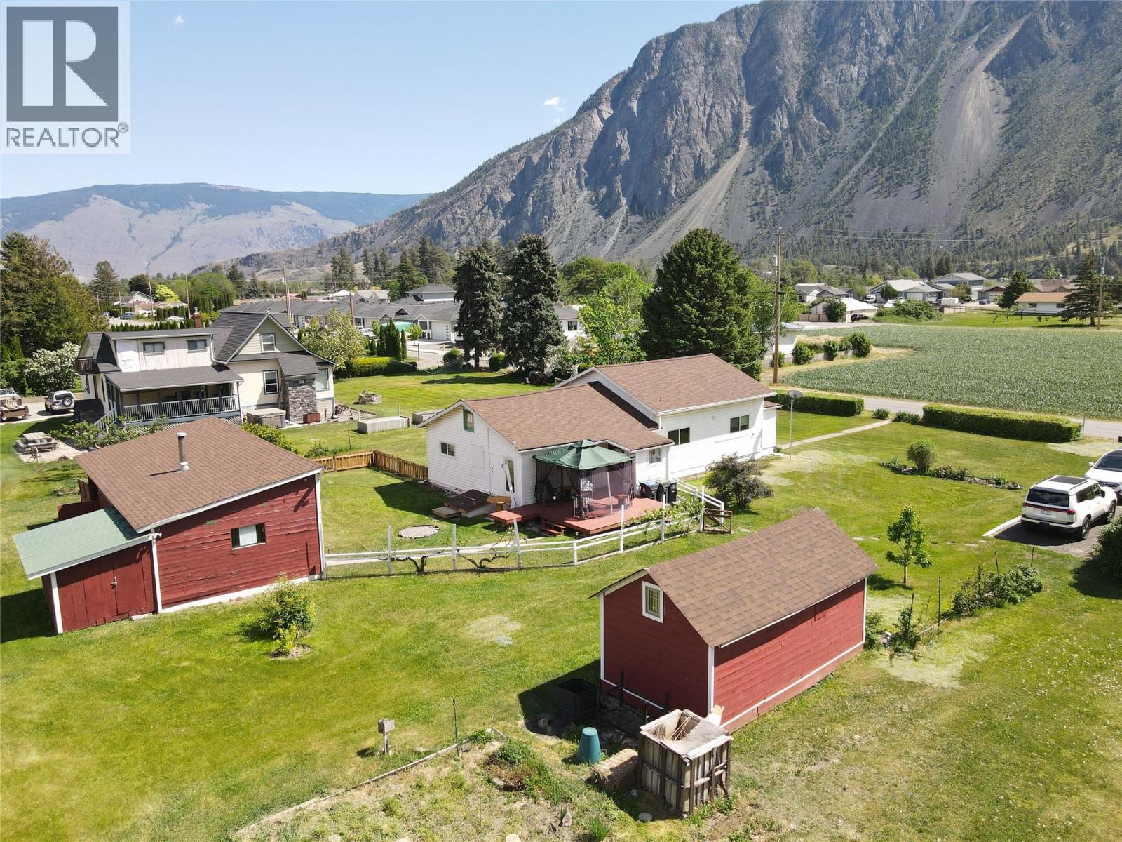 218 10th Avenue, Keremeos, British Columbia  V0X 1N3 - Photo 2 - 10386631