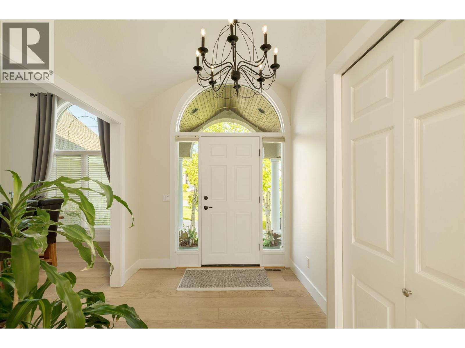 4837 Canyon Ridge Crescent, Kelowna, British Columbia  V1W 4A1 - Photo 3 - 10385522