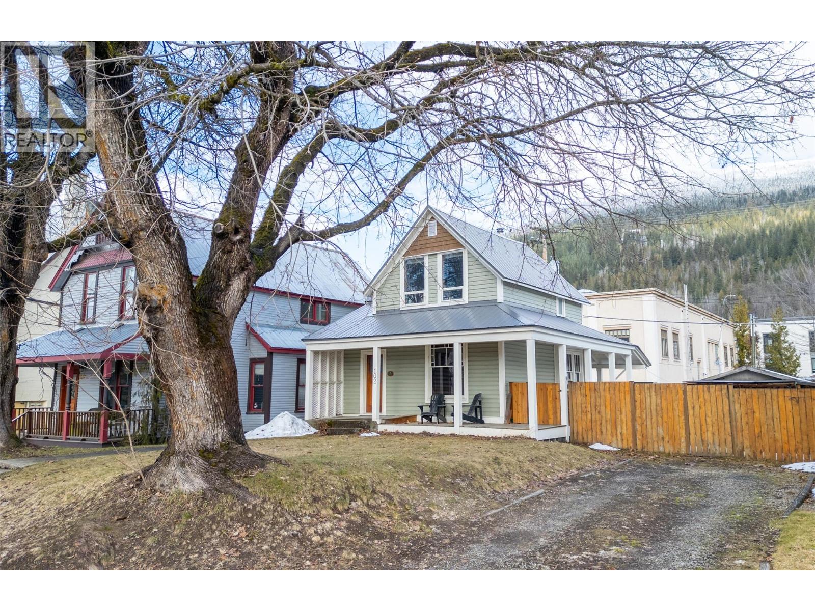 102 Third Street E, revelstoke, British Columbia