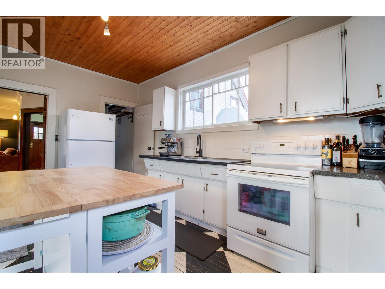 102 Third Street E, Revelstoke, British Columbia  V0E 2S0 - Photo 13 - 10386533