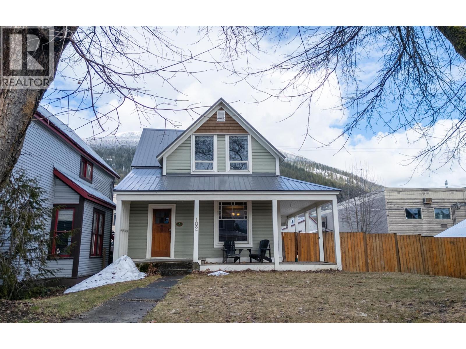 102 Third Street E, Revelstoke, British Columbia  V0E 2S0 - Photo 2 - 10386533