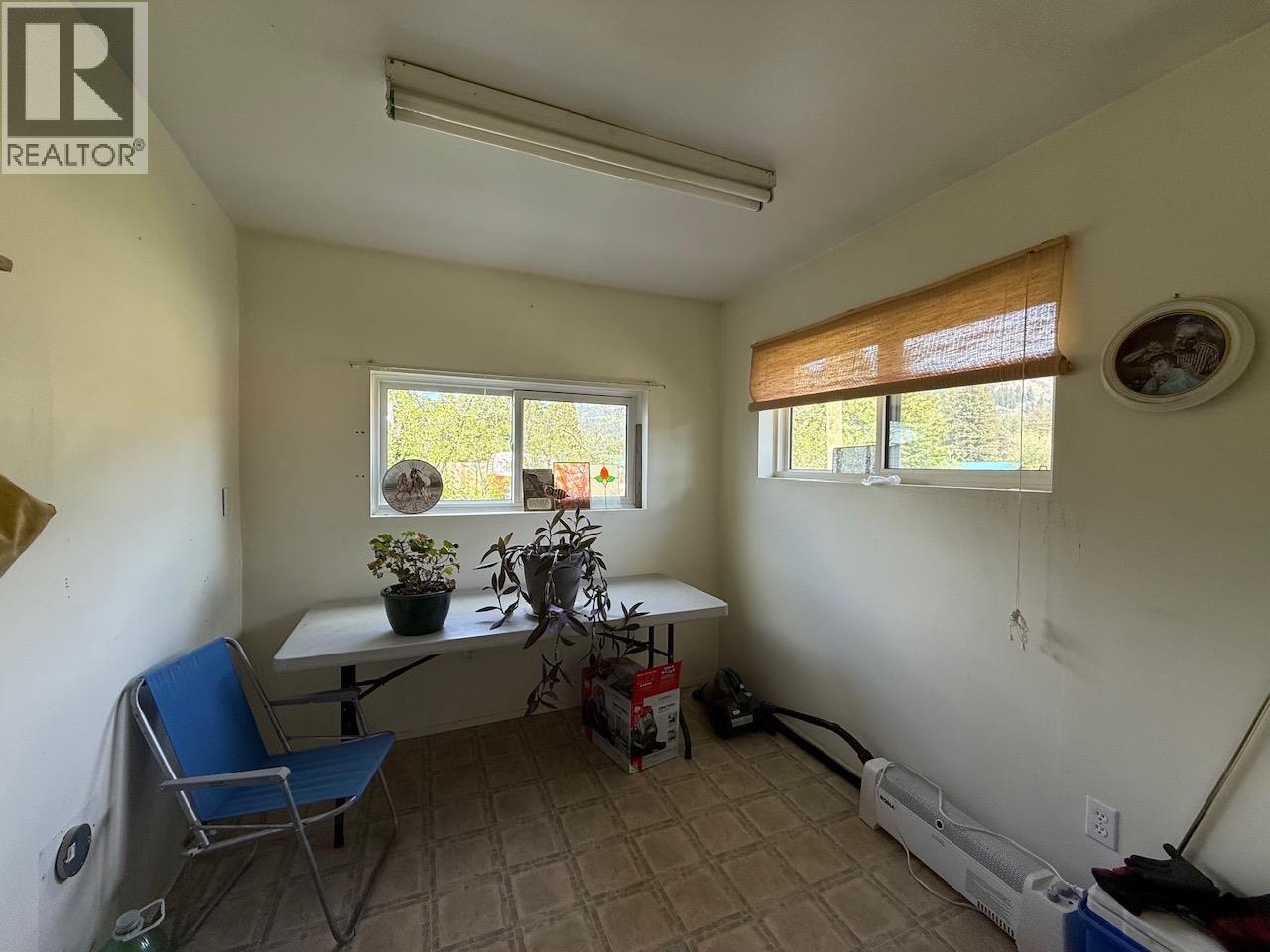 9889 Latremouille Street, Little Fort, British Columbia  V0E 2C0 - Photo 10 - 10386683