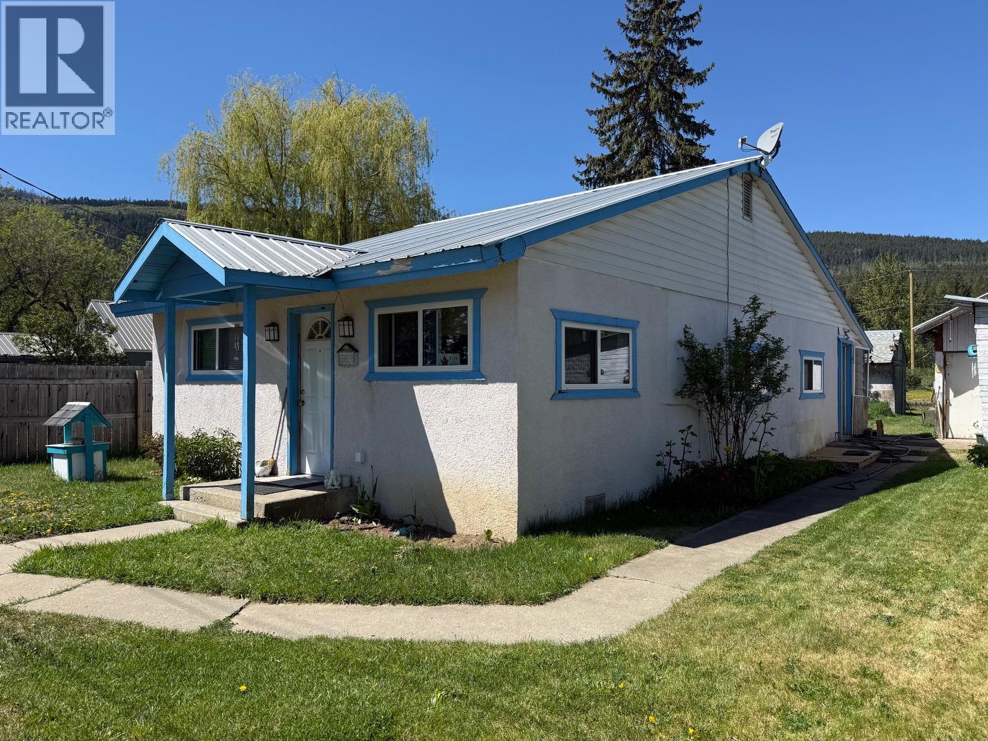 9889 Latremouille Street, Little Fort, British Columbia  V0E 2C0 - Photo 2 - 10386683