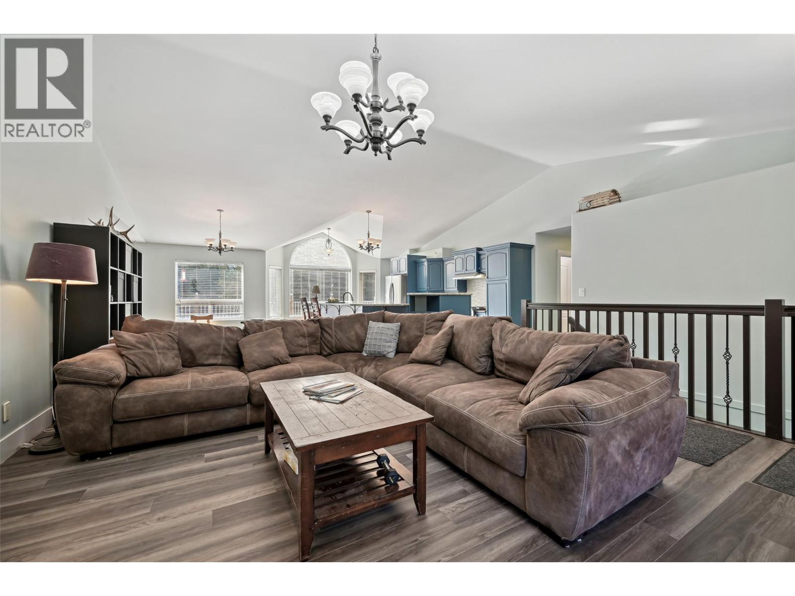 630 Green Road, Canal Flats, British Columbia  V0B 1B0 - Photo 11 - 10386664