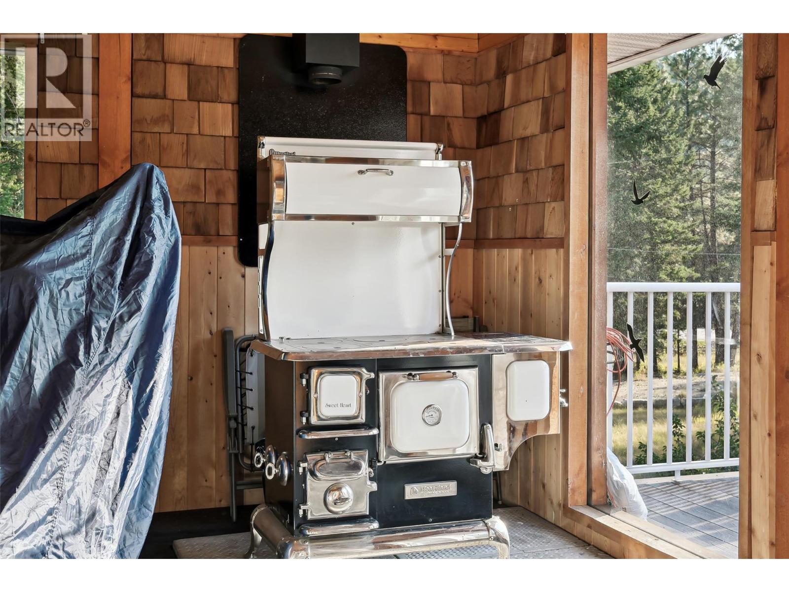 630 Green Road, Canal Flats, British Columbia  V0B 1B0 - Photo 21 - 10386664