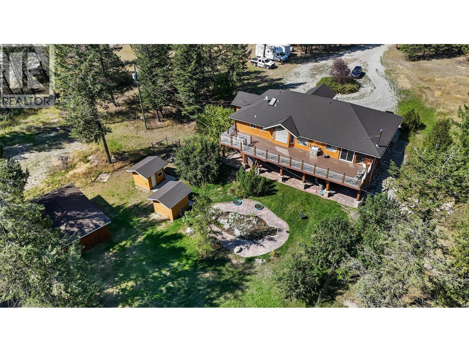 630 Green Road, Canal Flats, British Columbia  V0B 1B0 - Photo 9 - 10386664