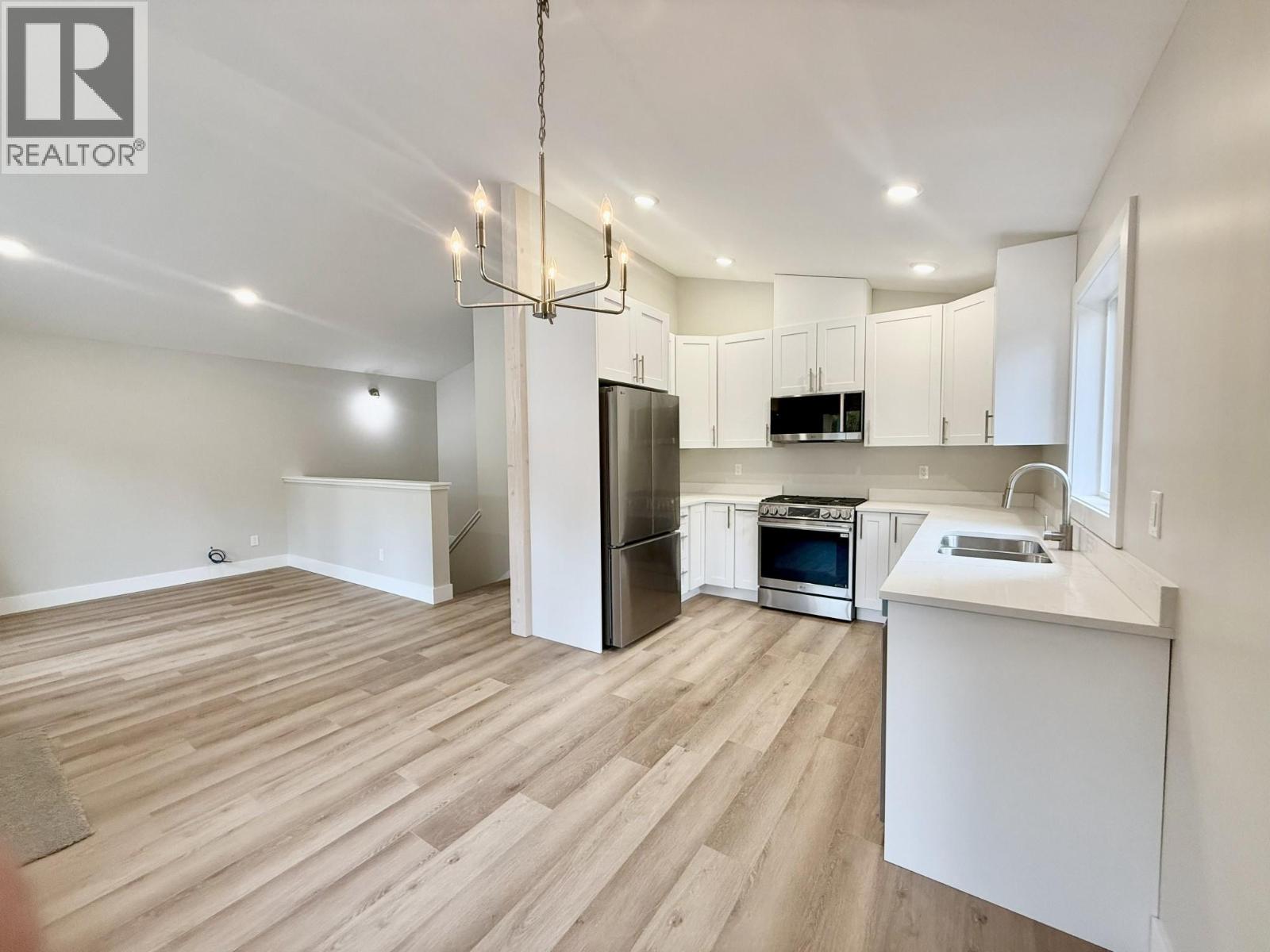 1938 Foxwood Trail Unit# 10, windermere, British Columbia