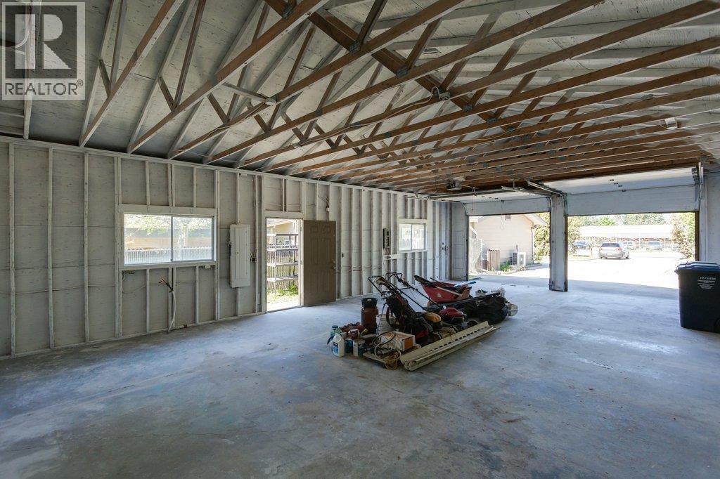 2559 Benvoulin Road, Kelowna, British Columbia  V1W 2C9 - Photo 31 - 10386475