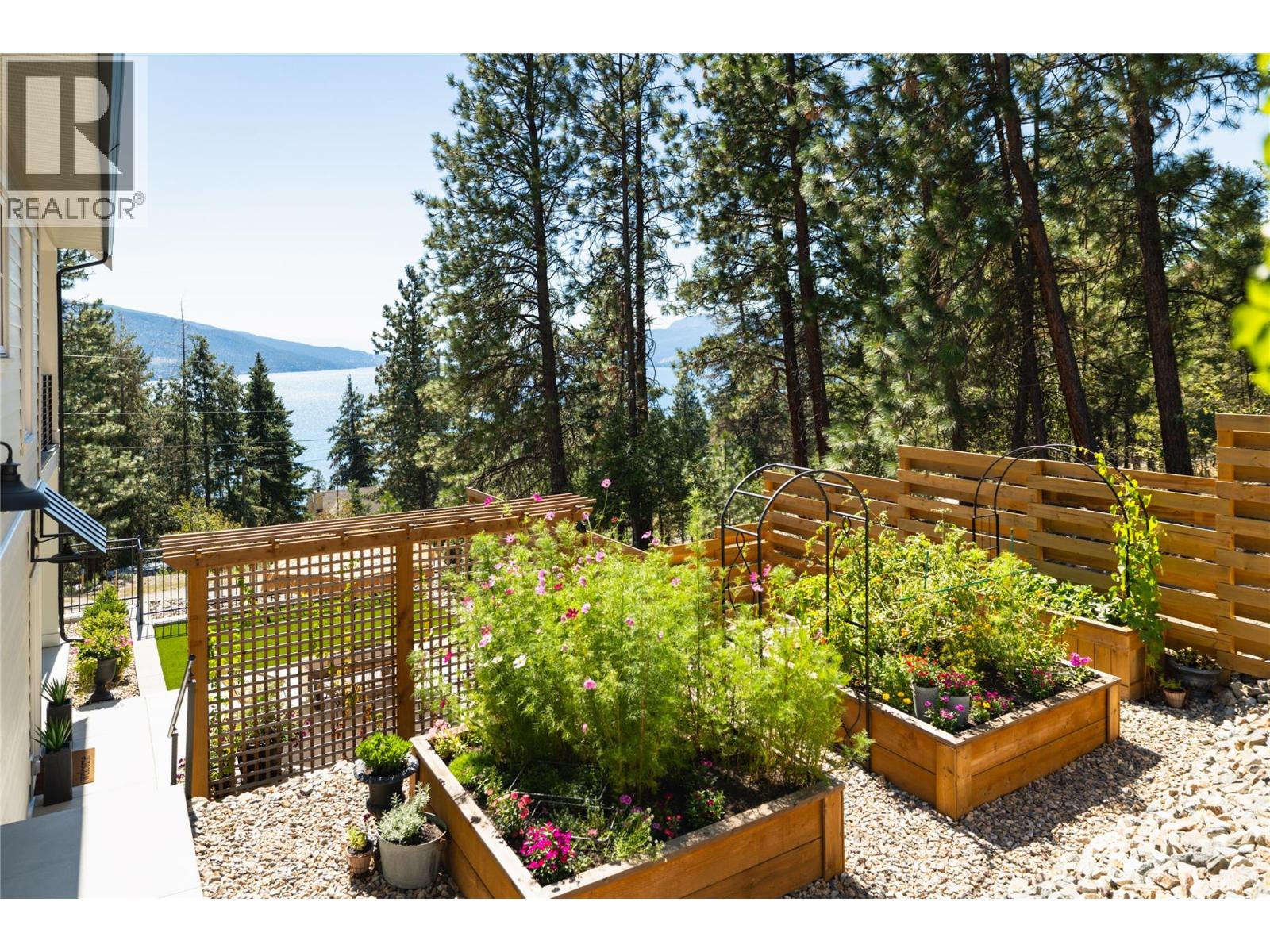 10320 Columbia Way, Vernon, British Columbia  V1H 2B6 - Photo 14 - 10384923
