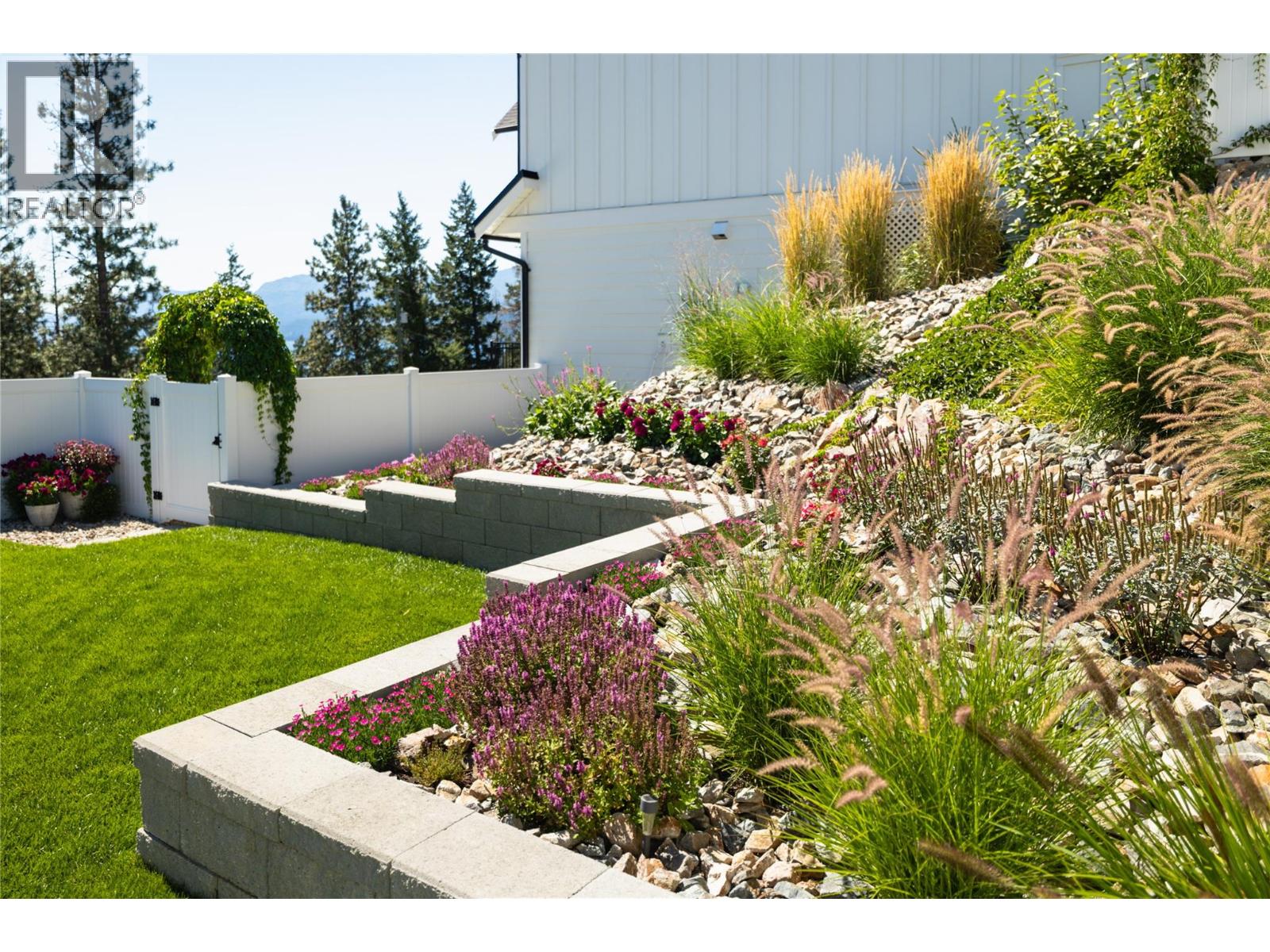 10320 Columbia Way, Vernon, British Columbia  V1H 2B6 - Photo 17 - 10384923