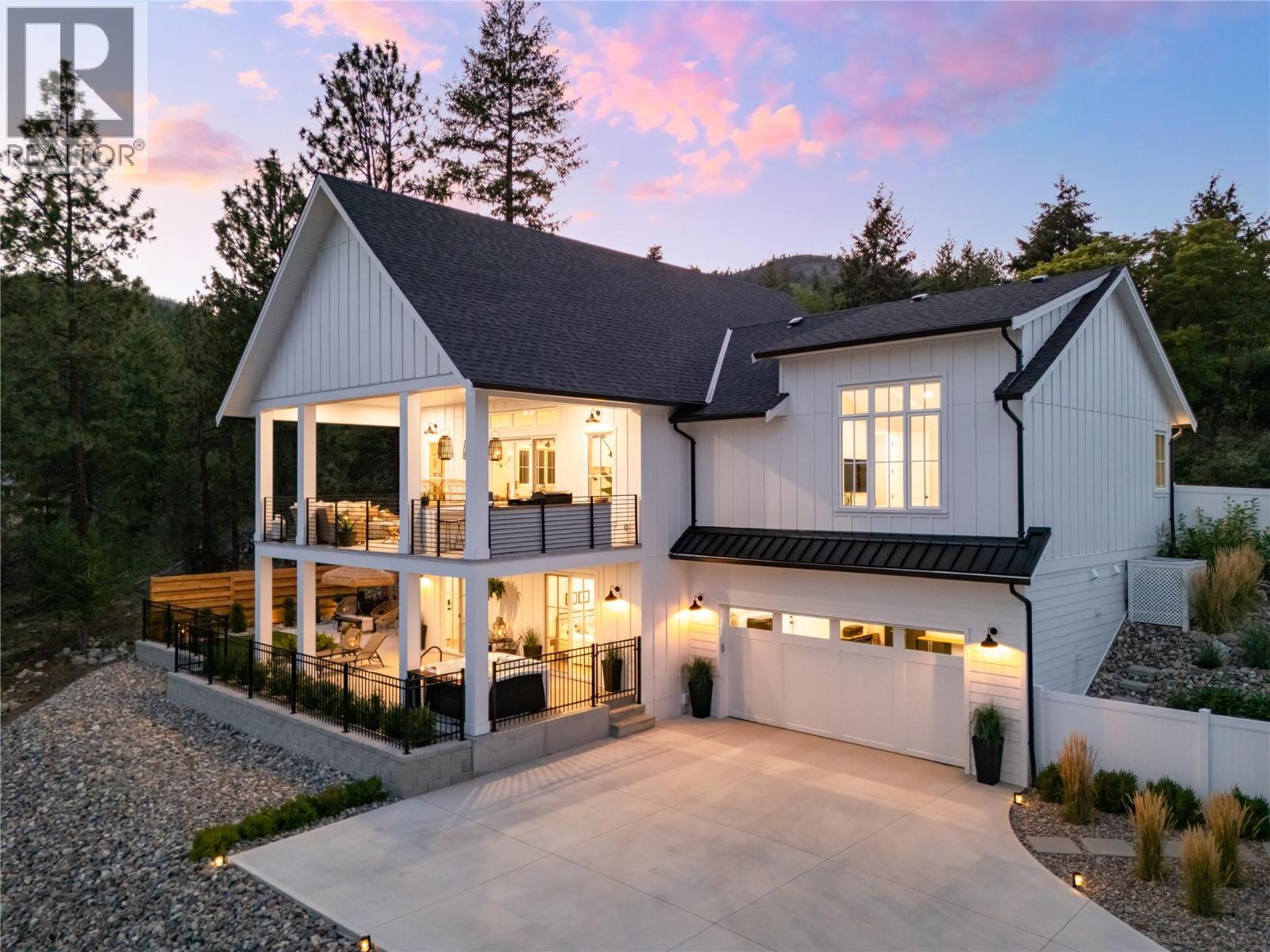 10320 Columbia Way, Vernon, British Columbia  V1H 2B6 - Photo 4 - 10384923