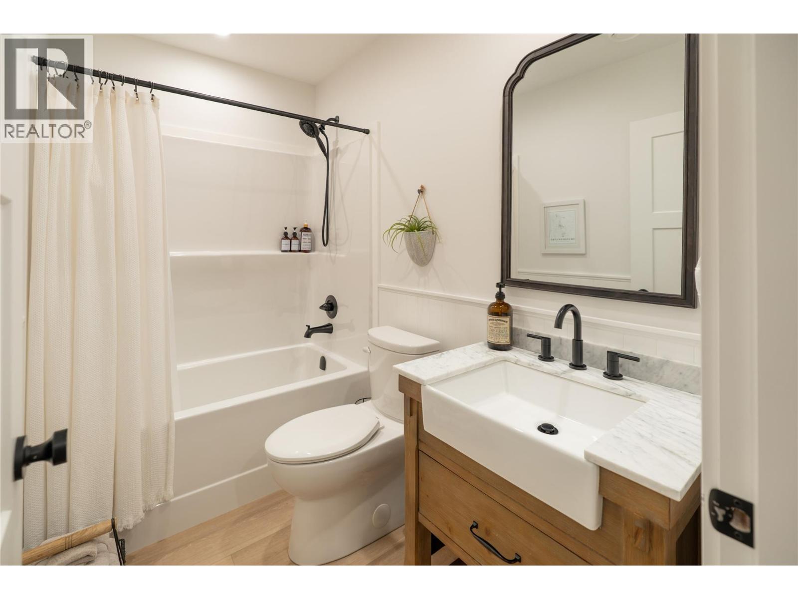 10320 Columbia Way, Vernon, British Columbia  V1H 2B6 - Photo 54 - 10384923