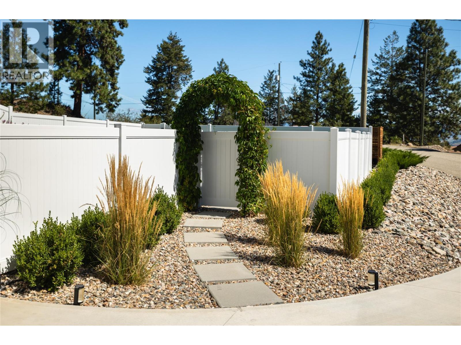 10320 Columbia Way, Vernon, British Columbia  V1H 2B6 - Photo 66 - 10384923