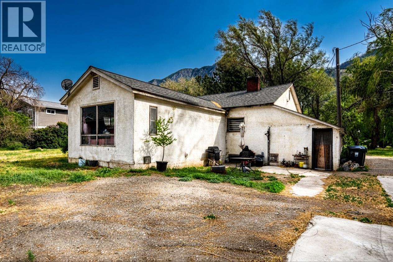 3038 10th Avenue, Keremeos, British Columbia  V0X 1N3 - Photo 18 - 10386145