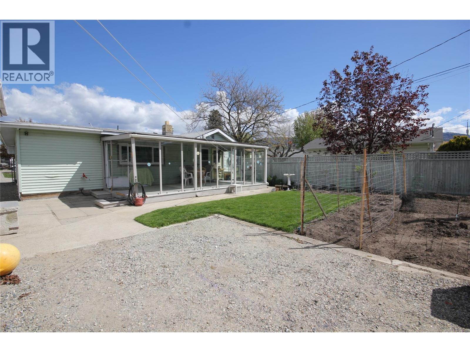 402 Conklin Avenue, Penticton, British Columbia  V2A 2T4 - Photo 5 - 10386674