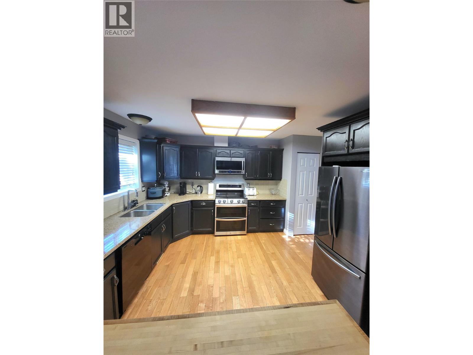 132 Stevens Court, Penticton, British Columbia  V2A 8A2 - Photo 3 - 10386723