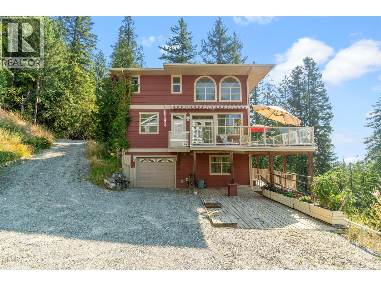7666 Lichen Road, Anglemont, British Columbia  V0E 1M8 - Photo 2 - 10386344