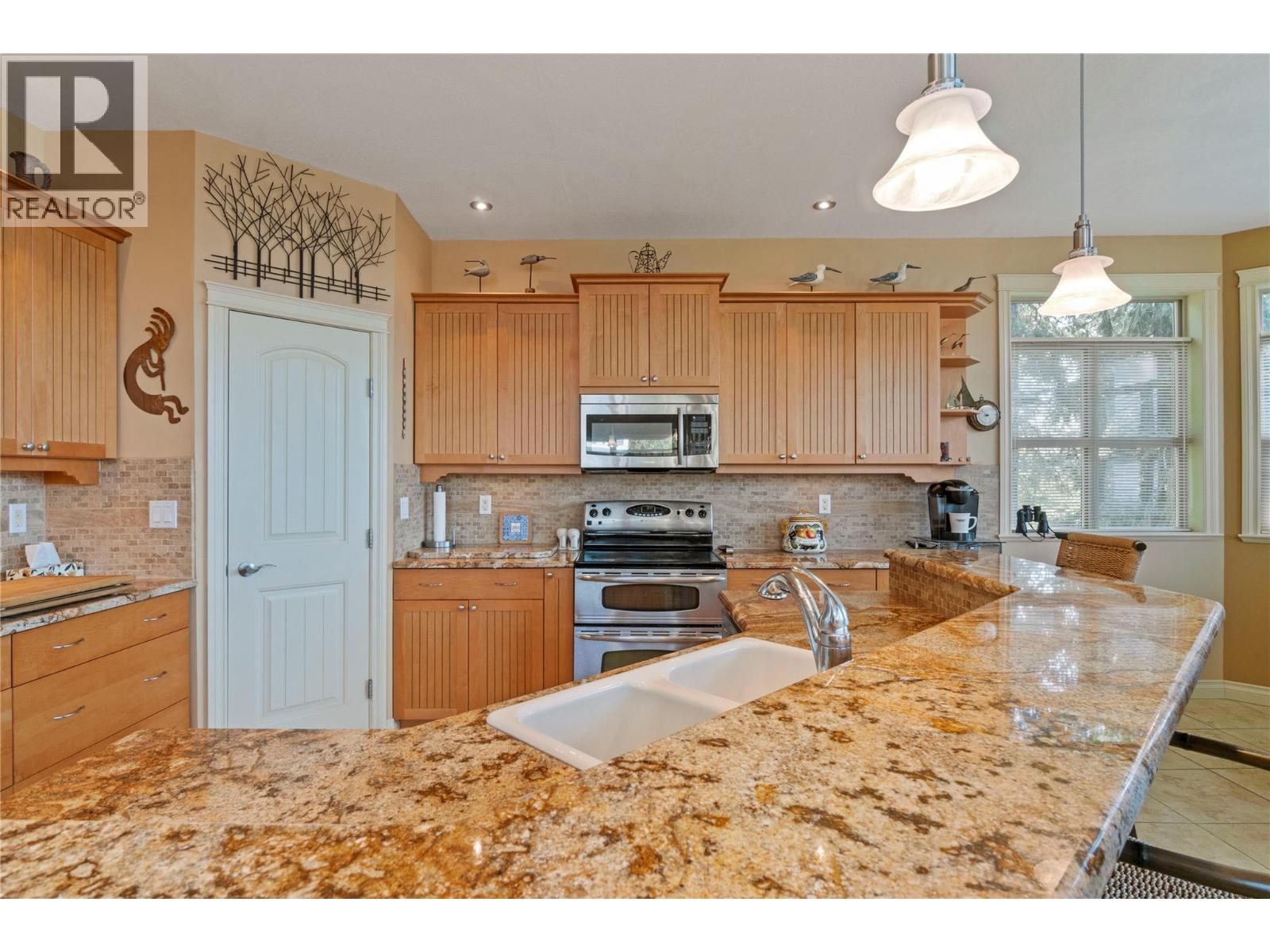 7666 Lichen Road, Anglemont, British Columbia  V0E 1M8 - Photo 22 - 10386344