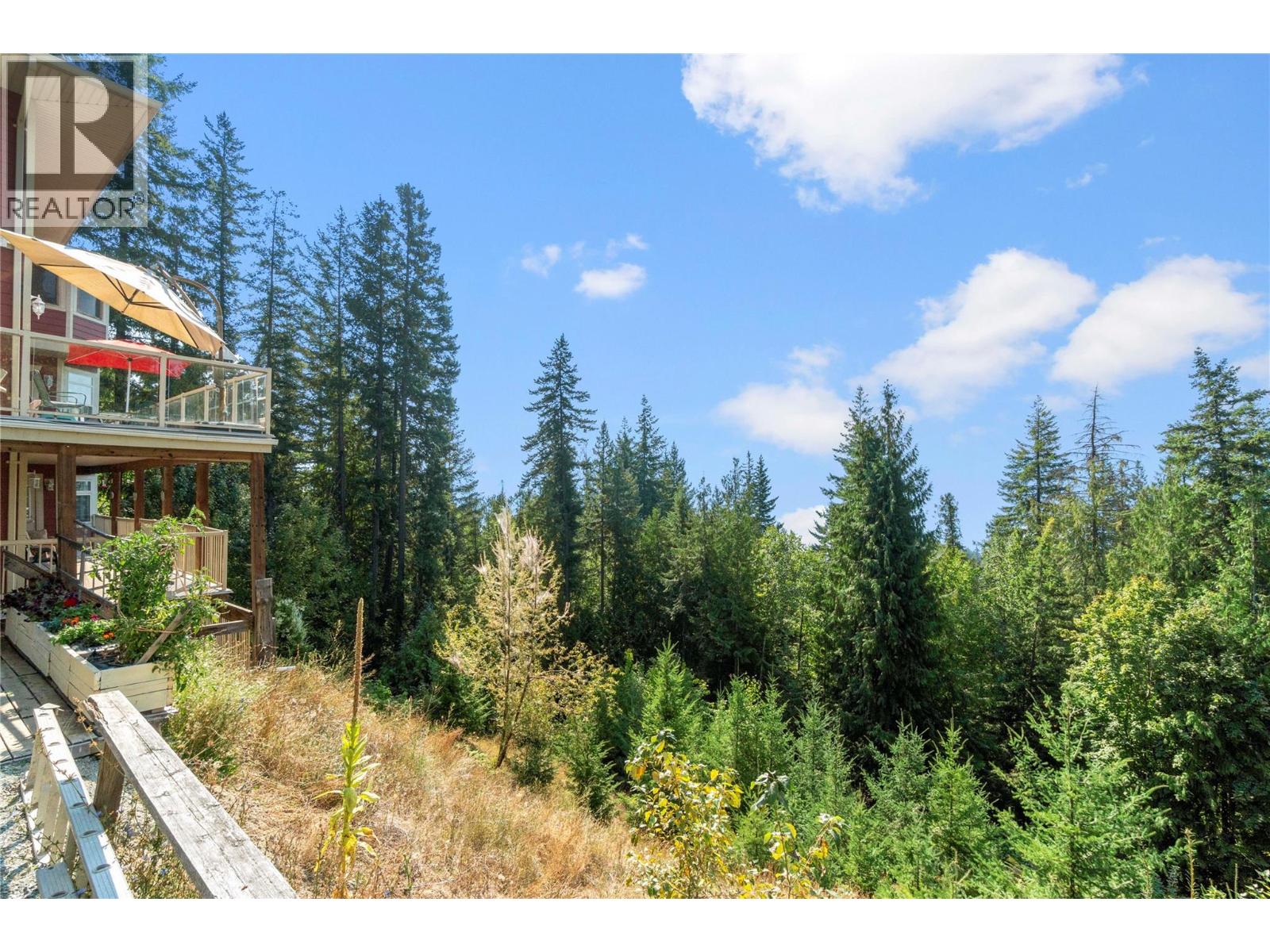 7666 Lichen Road, Anglemont, British Columbia  V0E 1M8 - Photo 79 - 10386344