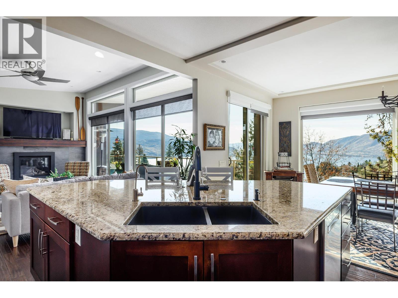 5987 Meldrum Place, Peachland, British Columbia  V0H 1X4 - Photo 3 - 10385961