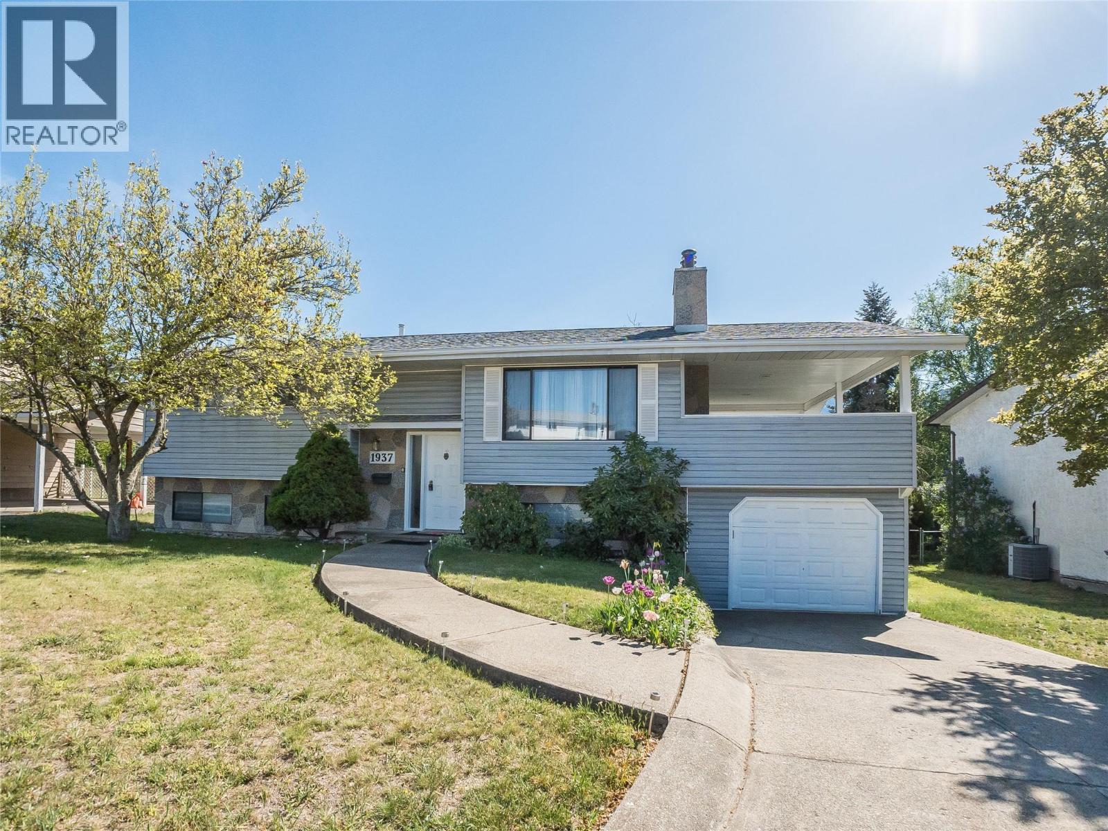 1937 RIVERSIDE Crescent, castlegar, British Columbia