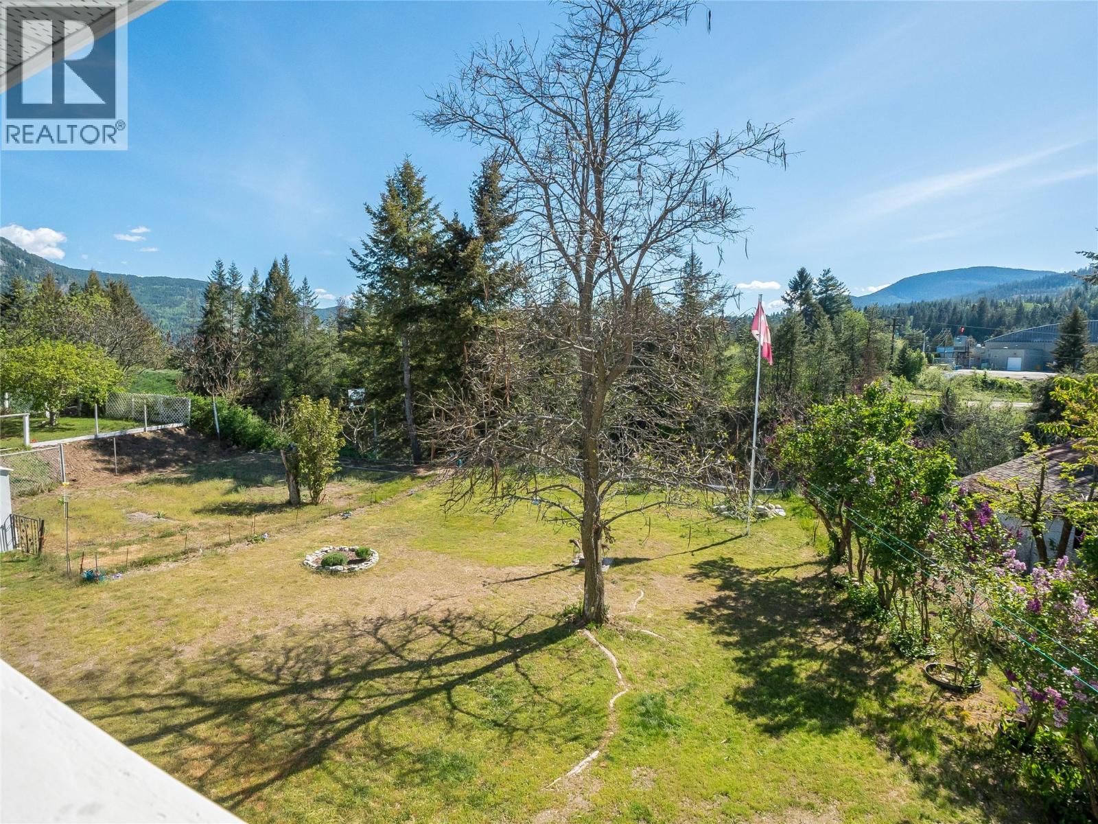 1937 Riverside Crescent, Castlegar, British Columbia  V1N 3W5 - Photo 2 - 10386371