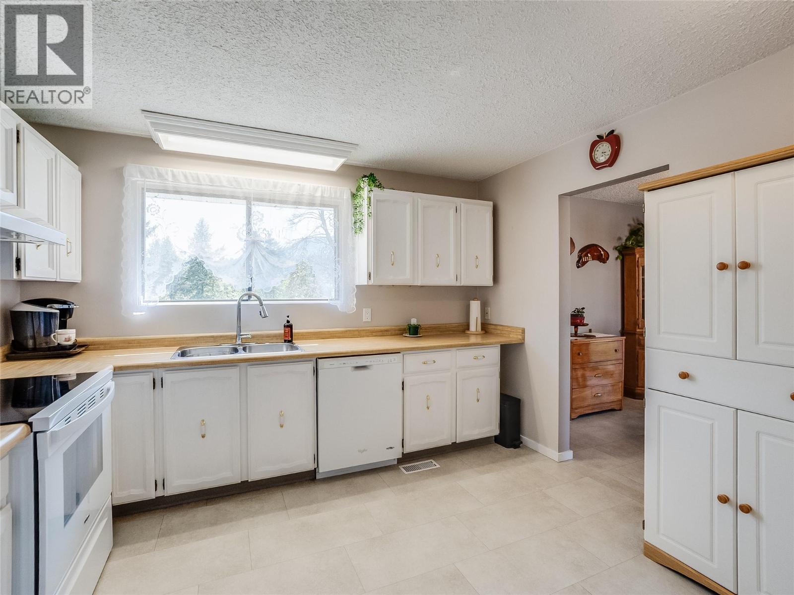 1937 Riverside Crescent, Castlegar, British Columbia  V1N 3W5 - Photo 5 - 10386371