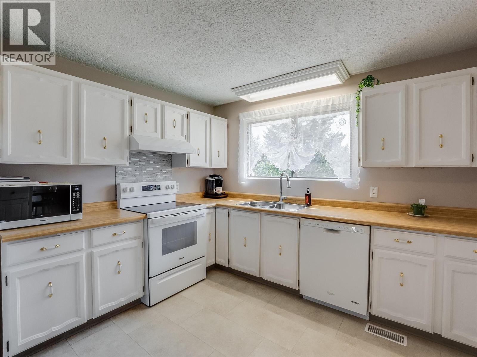 1937 Riverside Crescent, Castlegar, British Columbia  V1N 3W5 - Photo 6 - 10386371