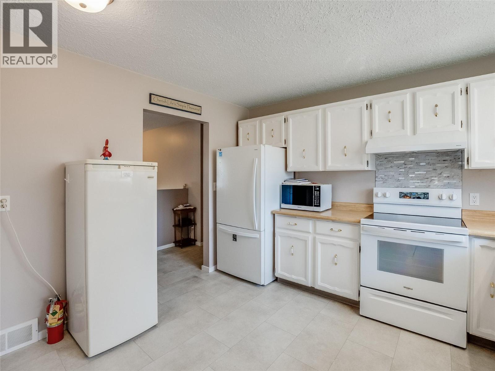 1937 Riverside Crescent, Castlegar, British Columbia  V1N 3W5 - Photo 8 - 10386371
