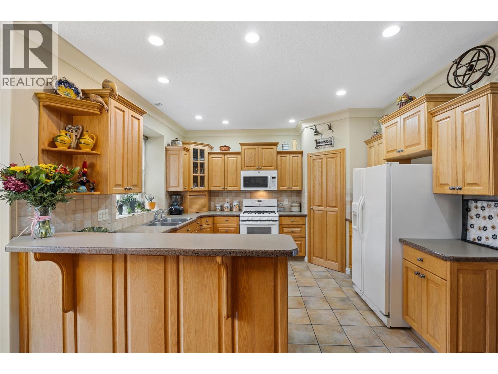 456 Azure Place, Kamloops, British Columbia  V2E 2R1 - Photo 15 - 10386730