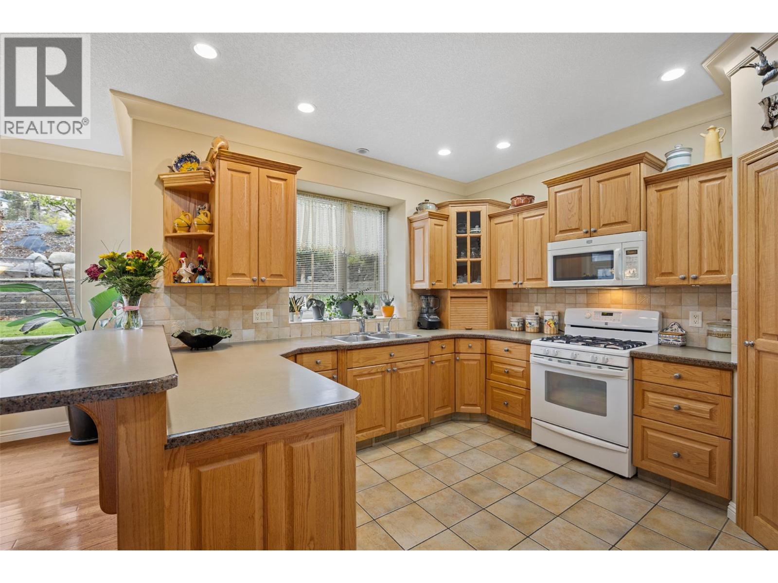 456 Azure Place, Kamloops, British Columbia  V2E 2R1 - Photo 16 - 10386730