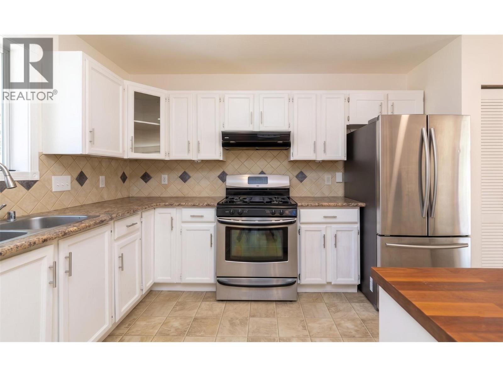 1801 15 Avenue, Salmon Arm, British Columbia  V1E 2E9 - Photo 6 - 10386633