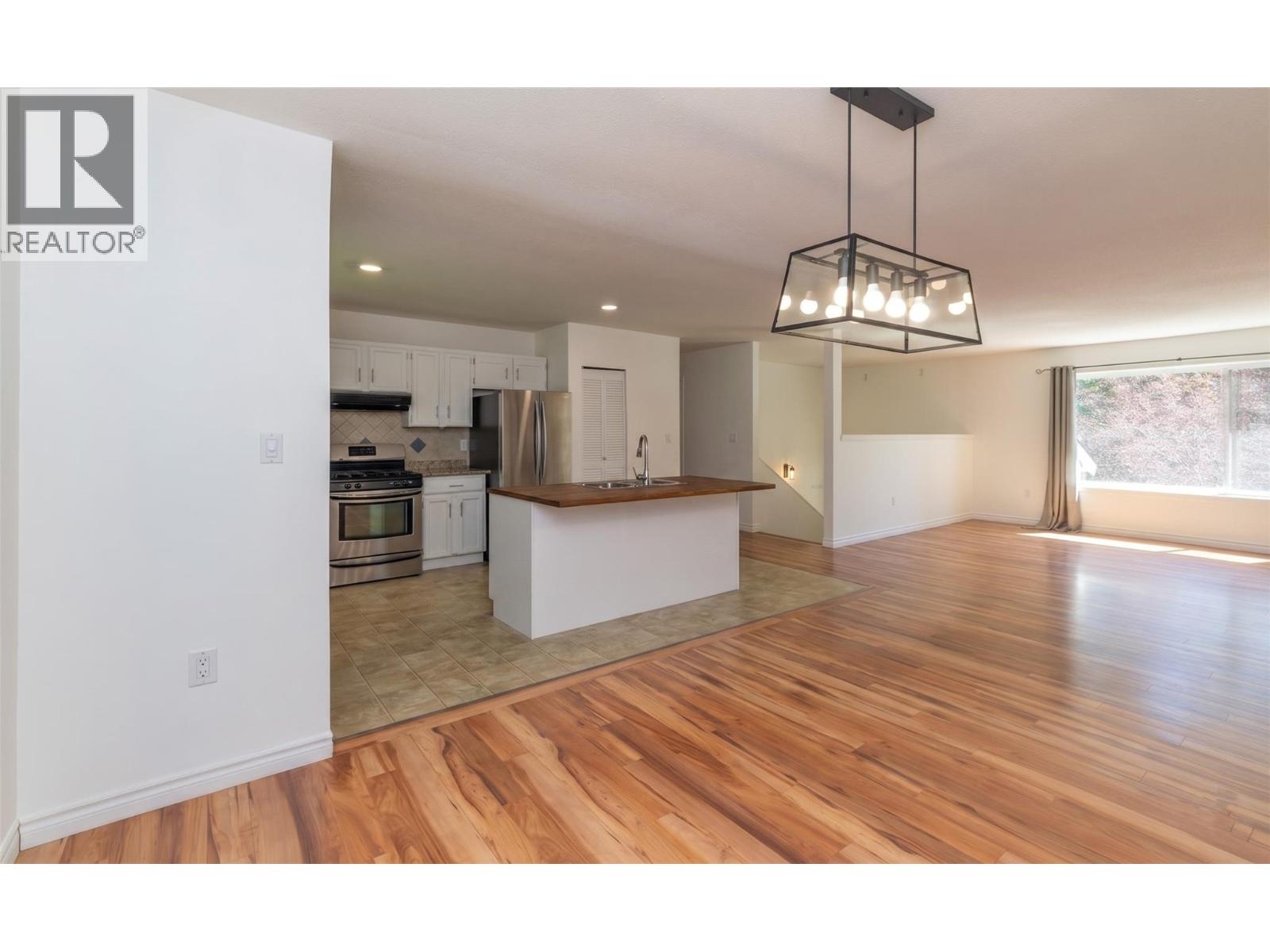 1801 15 Avenue, Salmon Arm, British Columbia  V1E 2E9 - Photo 8 - 10386633