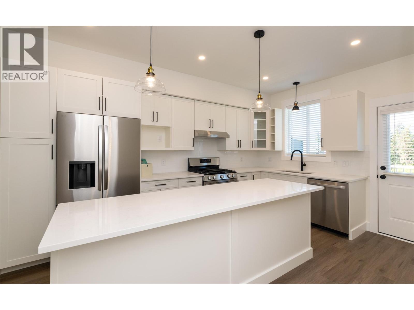 1910 11 Avenue Ne Unit# 5, Salmon Arm, British Columbia  V1E 2V5 - Photo 4 - 10386487