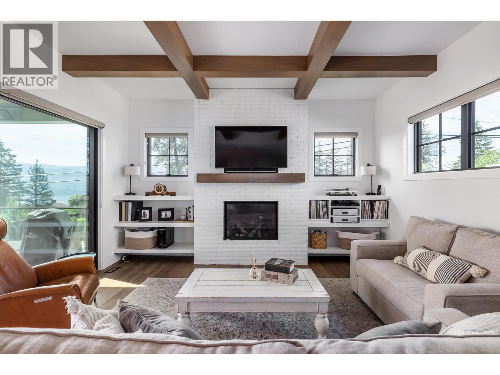 715 Lake Court, West Kelowna, British Columbia  V1Z 1H6 - Photo 2 - 10386728