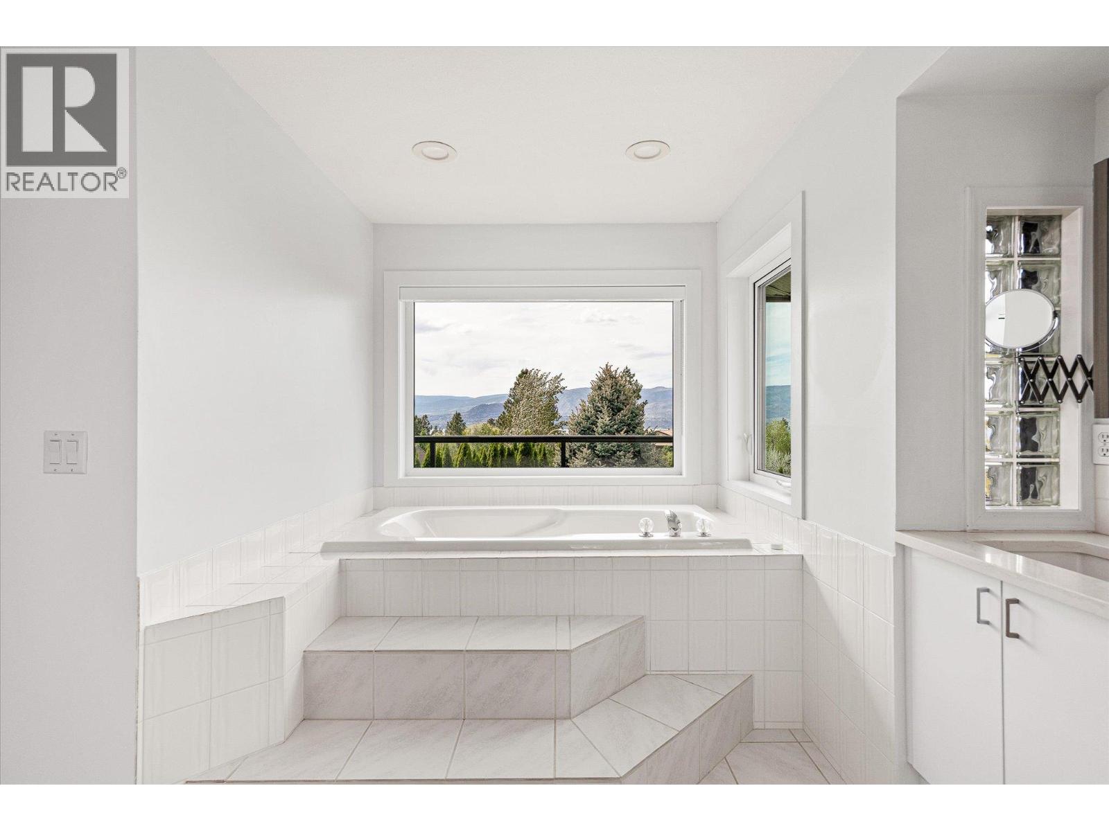 4350 Bedford Road, Kelowna, British Columbia  V1W 3C5 - Photo 36 - 10386177